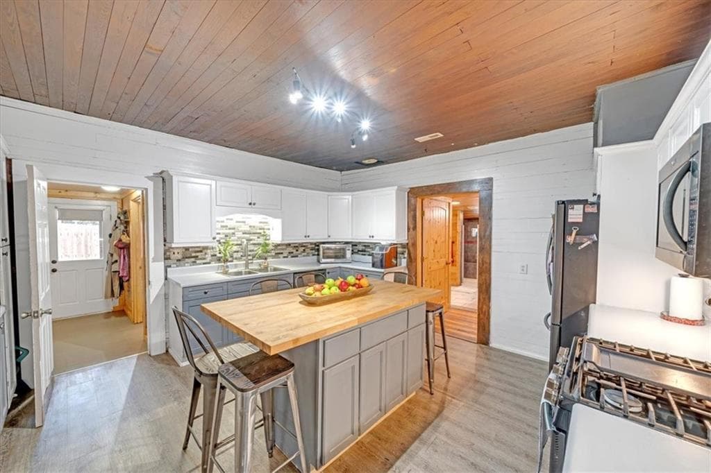 5 bedroom, 2 bathroom, 2,300 sq ft single family residence for sale at 4253 Swallows Creek Road, Hiawassee, GA 30546 — photo 10
