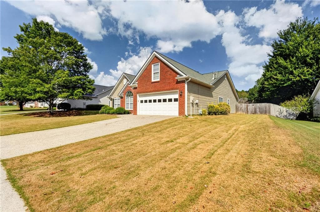 3 bedroom, 2 bathroom, 2,476 sq ft single family residence for sale at 2635 General Lee Way, Buford, GA 30519 — photo 3