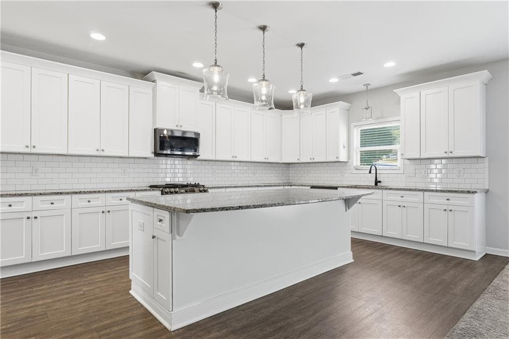 4 bedroom, 3 bathroom, 4,128 sq ft single family residence for sale at 380 Longwood Place, Dallas, GA 30132 — photo 4