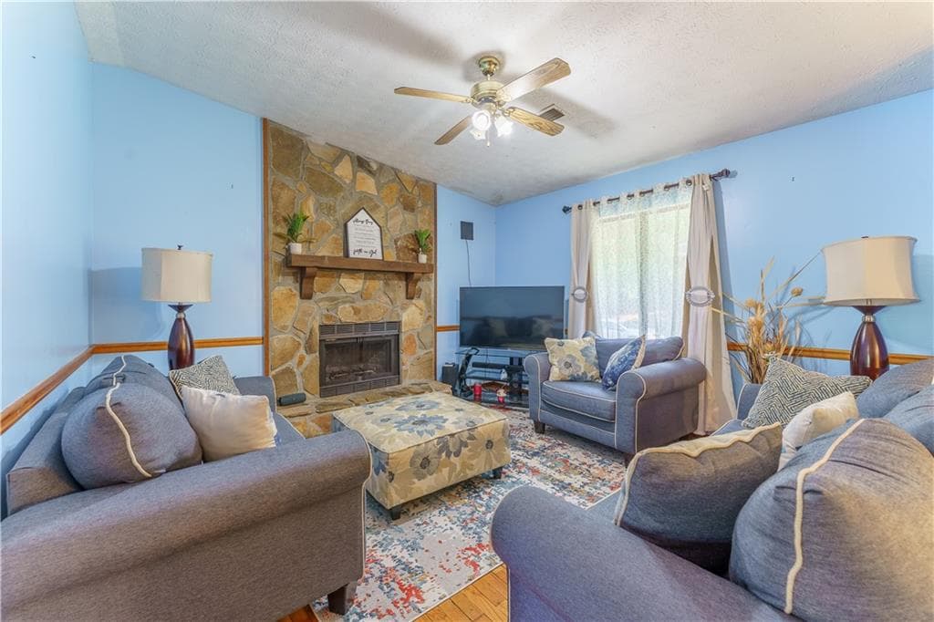 3 bedroom, 2 bathroom, 1,562 sq ft single family residence for sale at 728 Mountain Village Drive, Stone Mountain, GA 30083 — photo 6