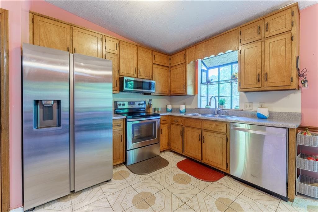 3 bedroom, 2 bathroom, 1,562 sq ft single family residence for sale at 728 Mountain Village Drive, Stone Mountain, GA 30083 — photo 10