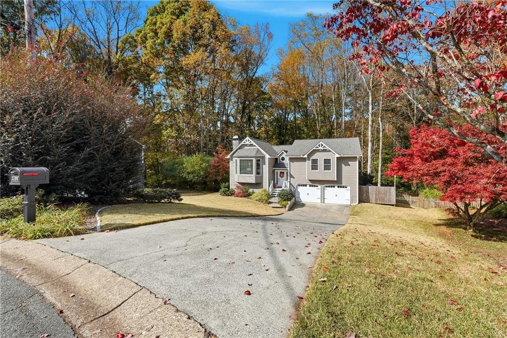 4 bedroom, 3 bathroom, 2,862 sq ft single family residence for sale at 2350 Wilderness Way, Marietta, GA 30066 — photo 4