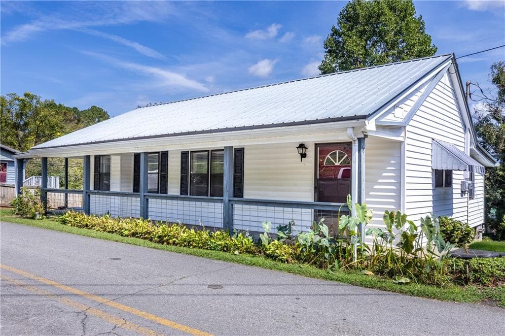 2 bedroom, 2 bathroom, 1,053 sq ft single family residence for sale at 65 Lucille Avenue, Ellijay, GA 30540 — photo 3
