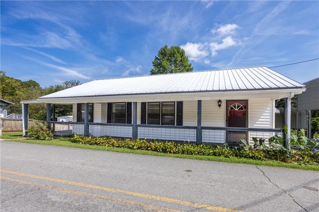 2 bedroom, 2 bathroom, 1,053 sq ft single family residence for sale at 65 Lucille Avenue, Ellijay, GA 30540 — photo 4