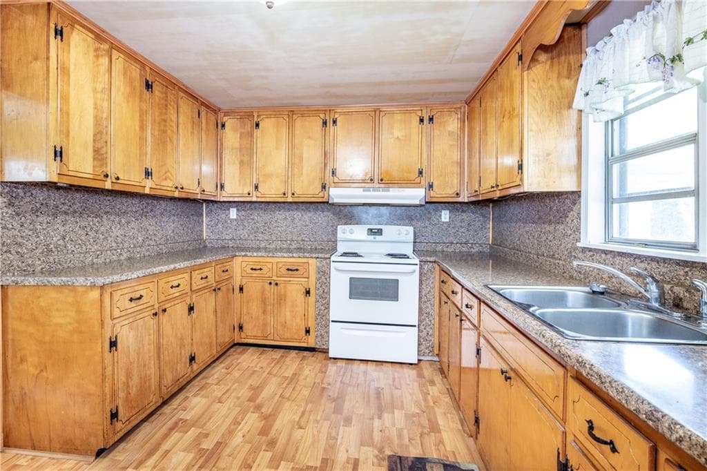 2 bedroom, 2 bathroom, 1,053 sq ft single family residence for sale at 65 Lucille Avenue, Ellijay, GA 30540 — photo 5