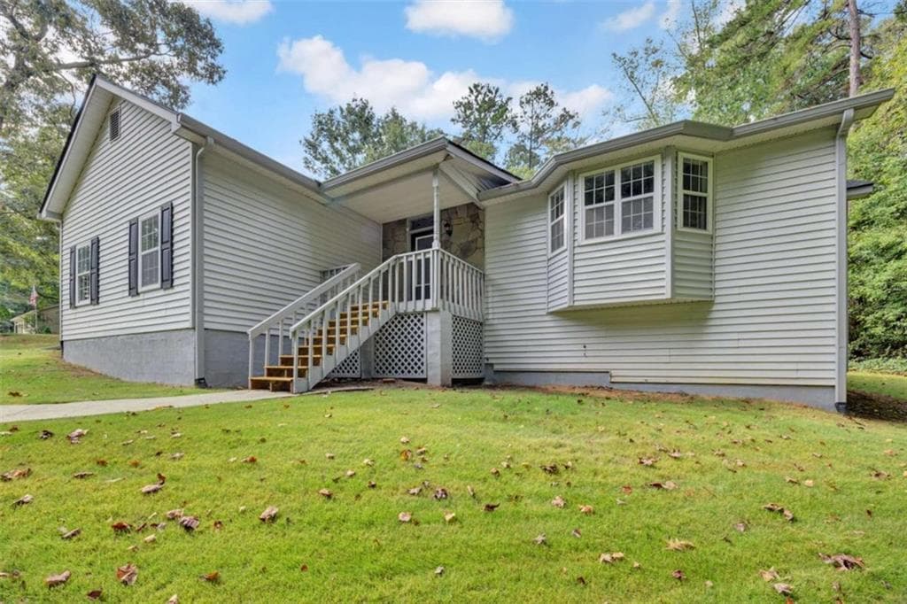 3 bedroom, 2 bathroom, 1,476 sq ft single family residence for sale at 2067 Brandy Woods Drive, Conyers, GA 30013 — photo 2