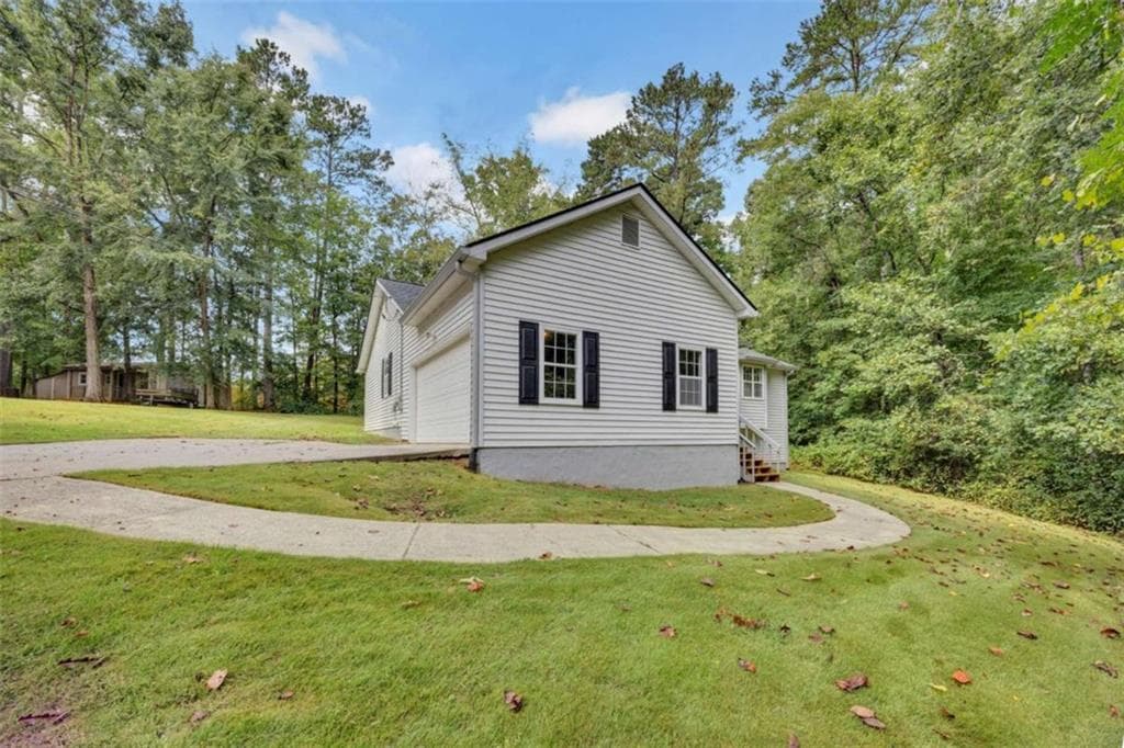 3 bedroom, 2 bathroom, 1,476 sq ft single family residence for sale at 2067 Brandy Woods Drive, Conyers, GA 30013 — photo 3