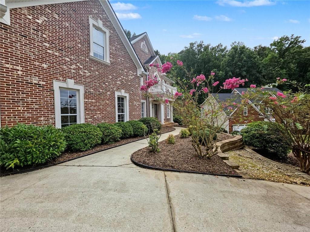 7 bedroom, 6 bathroom, 5,194 sq ft single family residence for sale at 4619 Kiplin Lake Court, Sugar Hill, GA 30518 — photo 5