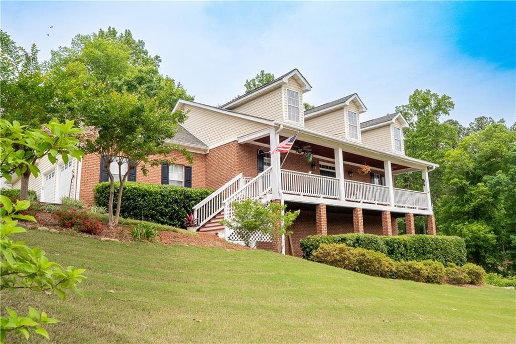 4 bedroom, 3 bathroom, 2,876 sq ft single family residence for sale at 558 Savannah Rose Way, Lawrenceville, GA 30045 — photo 3