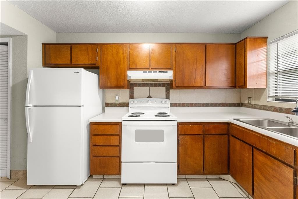 2 bedroom, 3 bathroom, 1,256 sq ft townhouse for sale at 2497 Hidden Cove Court C, Gainesville, GA 30501 — photo 3
