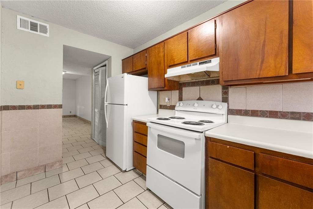 2 bedroom, 3 bathroom, 1,256 sq ft townhouse for sale at 2497 Hidden Cove Court C, Gainesville, GA 30501 — photo 5