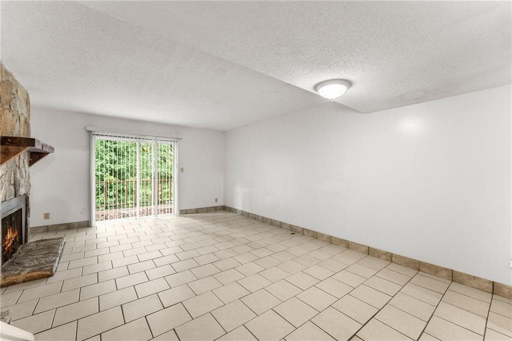 2 bedroom, 3 bathroom, 1,256 sq ft townhouse for sale at 2497 Hidden Cove Court C, Gainesville, GA 30501 — photo 6