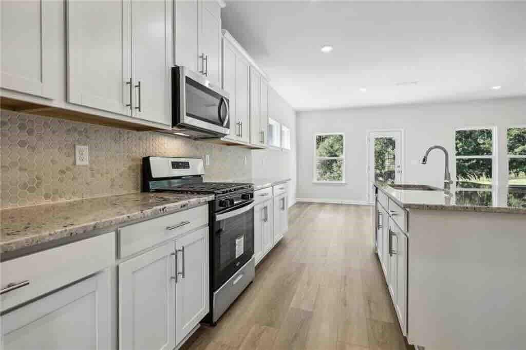 5 bedroom, 3 bathroom, 2,989 sq ft single family residence for rent at 1648 High Falls Lane, Grayson, GA 30017 for $3,000 a month — photo 9