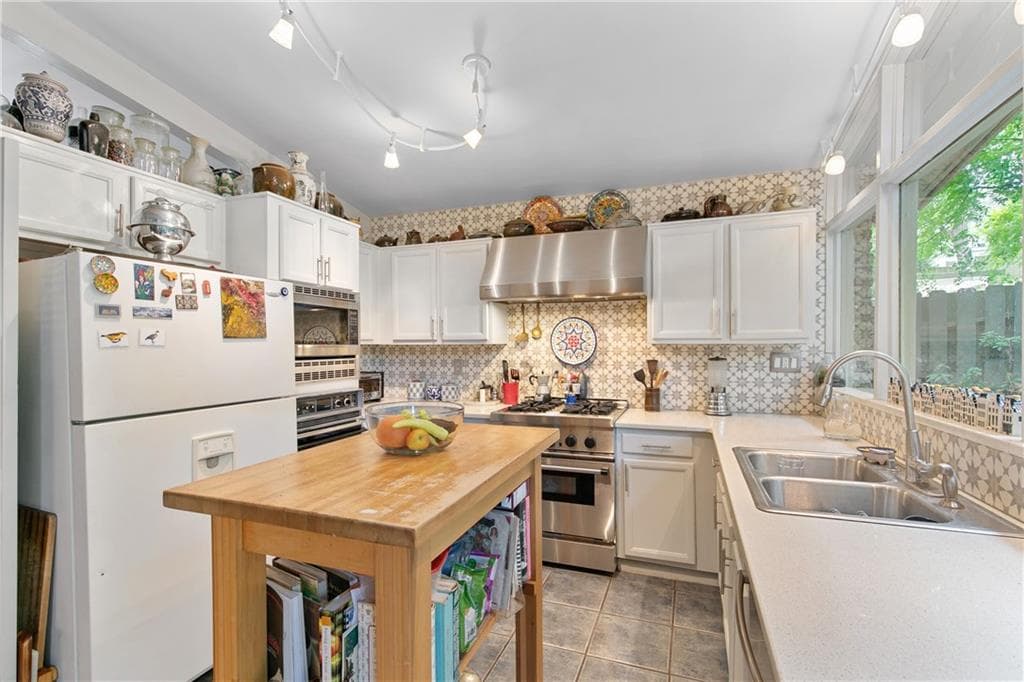 4 bedroom, 4 bathroom, 2,569 sq ft single family residence for rent at 1232 Bernadette Lane, Atlanta, GA 30329 for $4,400 a month — photo 3
