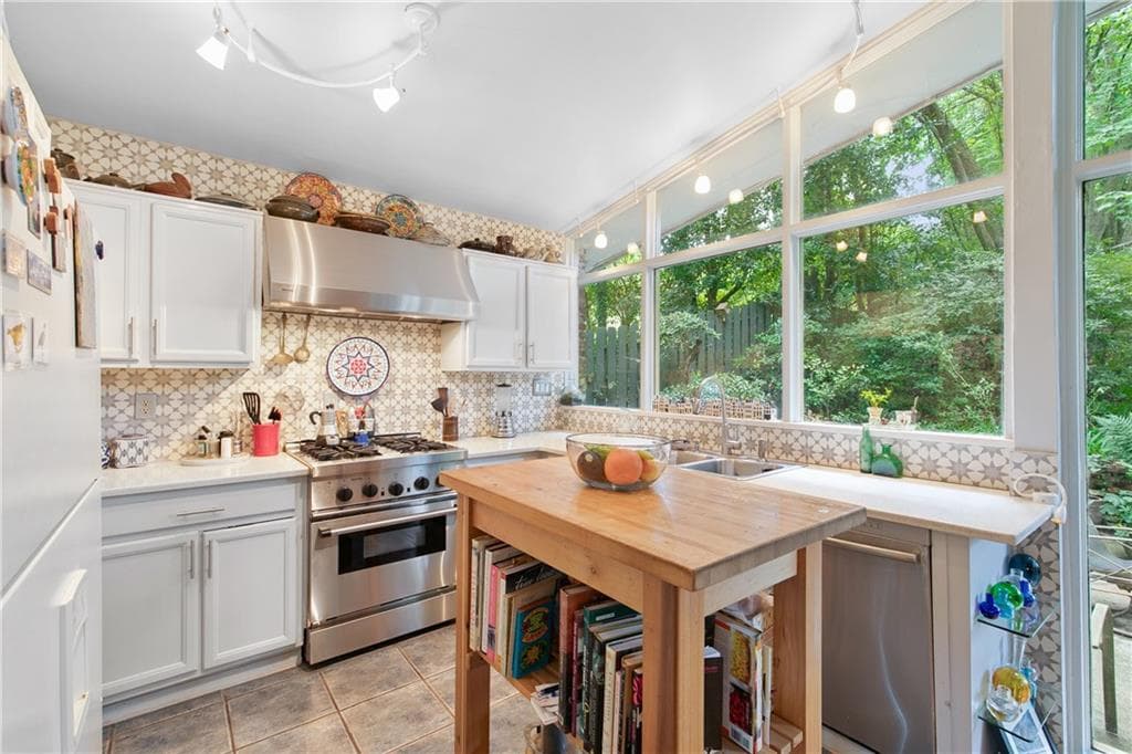 4 bedroom, 4 bathroom, 2,569 sq ft single family residence for rent at 1232 Bernadette Lane, Atlanta, GA 30329 for $4,400 a month — photo 4