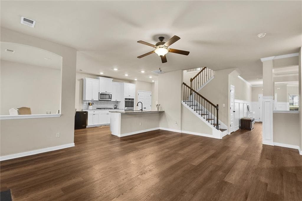 5 bedroom, 3 bathroom, 3,528 sq ft single family residence for sale at 5654 Wyncreek Circle, South Fulton, GA 30331 — photo 4
