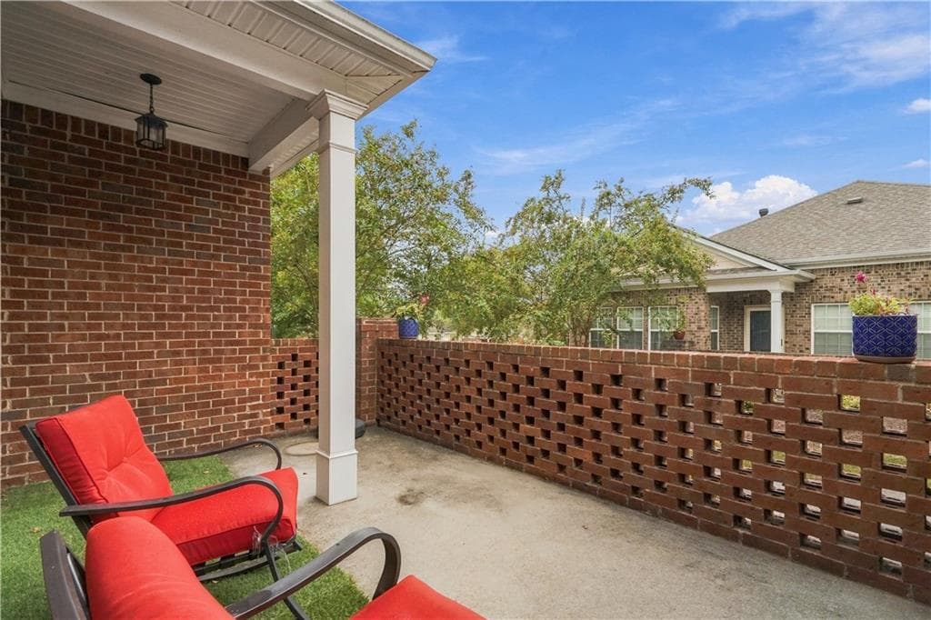 2 bedroom, 2 bathroom, 1,787 sq ft condominium for sale at 341 Villa Park Circle, Stone Mountain, GA 30087 — photo 2