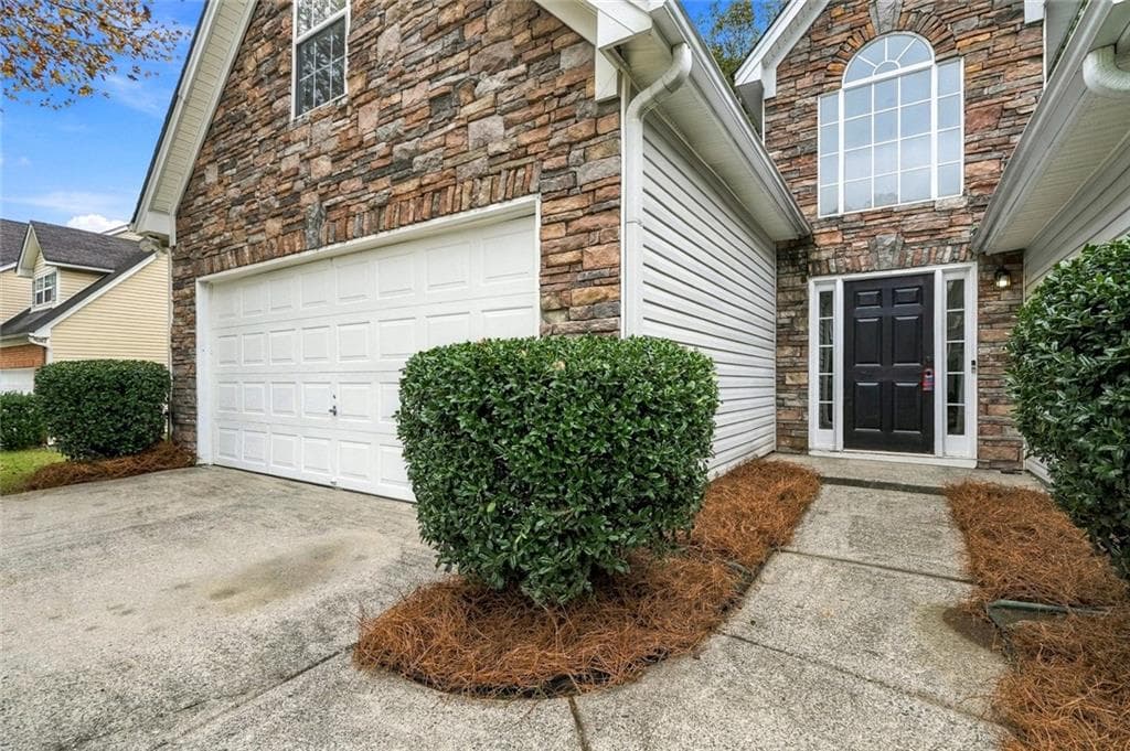 4 bedroom, 2 bathroom, 2,408 sq ft single family residence for sale at 3590 Hamilton Creek Trail, Buford, GA 30519 — photo 3