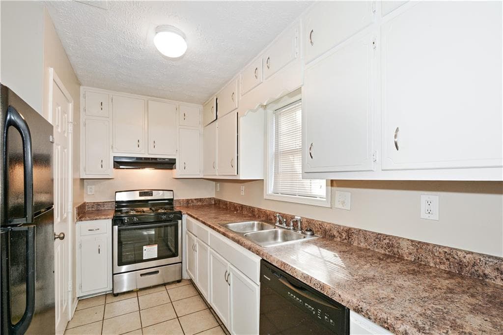 duplex for sale at 2624 Country Trace, Conyers, GA 30013 — photo 3