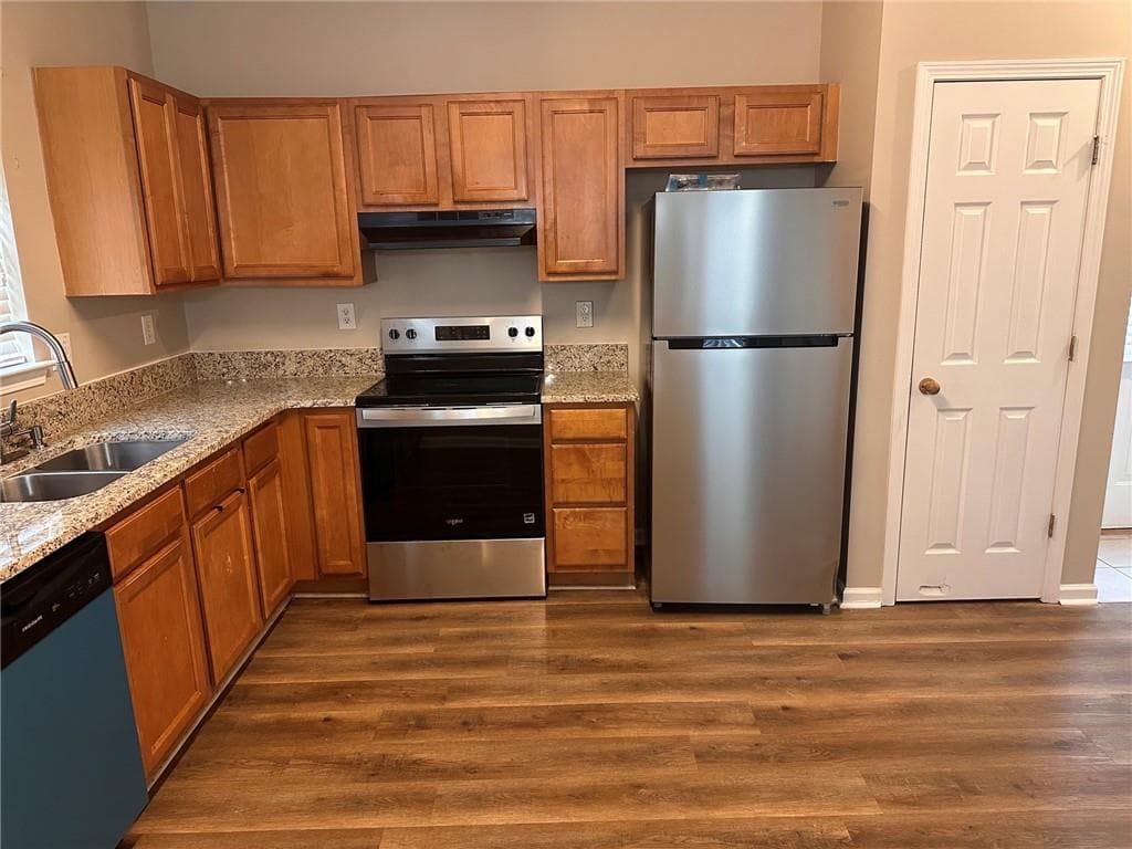 3 bedroom, 3 bathroom, 1,440 sq ft townhouse for sale at 11326 Kayla Drive, Hampton, GA 30228 — photo 3