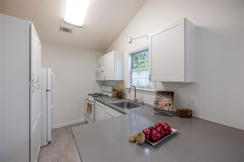 2 bedroom, 1 bathroom, 888 sq ft single family residence for sale at 3989 White Owl Court, Duluth, GA 30097 — photo 9