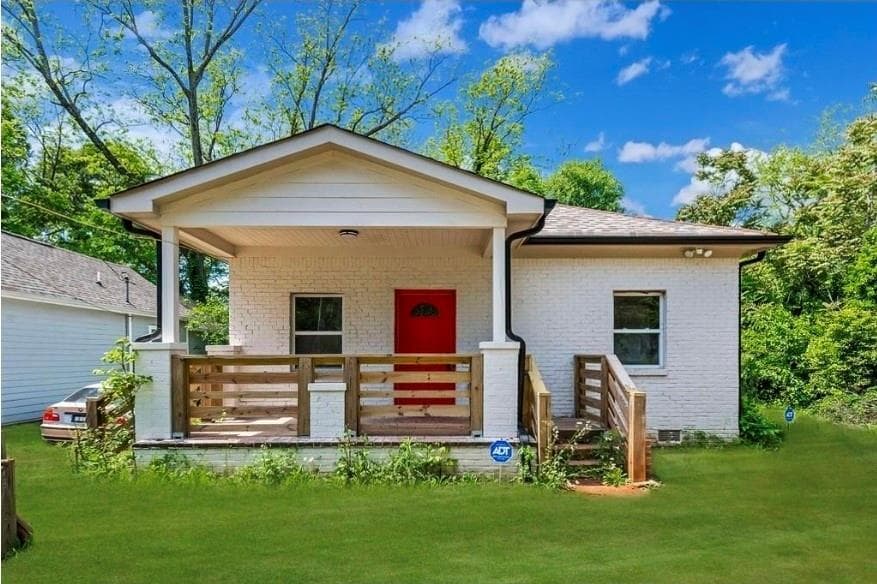 3 bedroom, 2 bathroom, 1,242 sq ft single family residence for sale at 141 Mcdonough Boulevard, Atlanta, GA 30315
