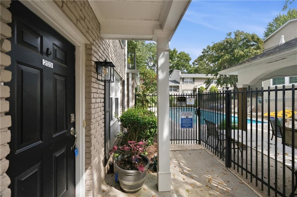 2 bedroom, 2 bathroom, 950 sq ft condominium for sale at 2232 Dunseath Avenue 203, Atlanta, GA 30318 — photo 5