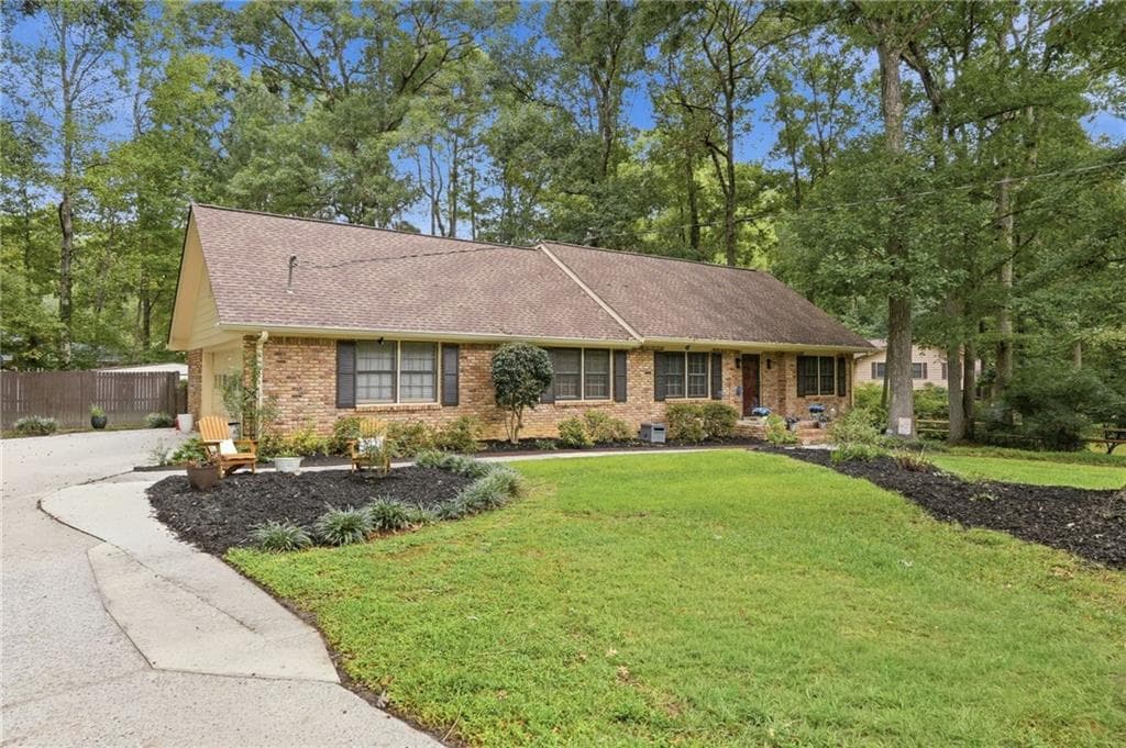 3 bedroom, 2 bathroom, 2,467 sq ft single family residence under contract at 2155 Vine Street, Snellville, GA 30078 — photo 2
