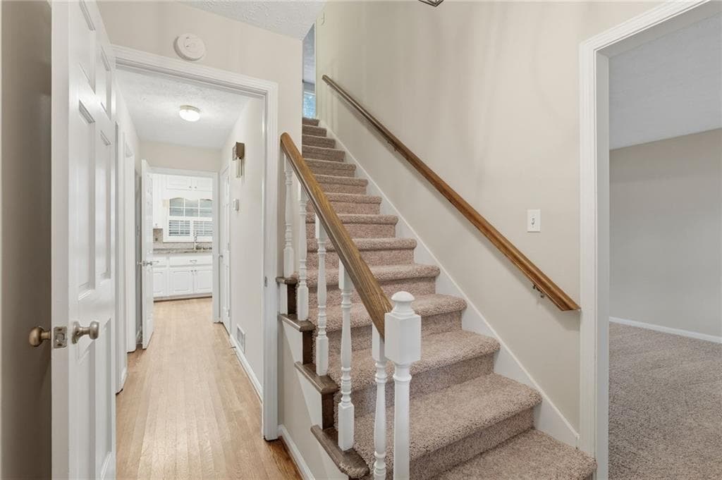 3 bedroom, 2 bathroom, 2,467 sq ft single family residence under contract at 2155 Vine Street, Snellville, GA 30078 — photo 3
