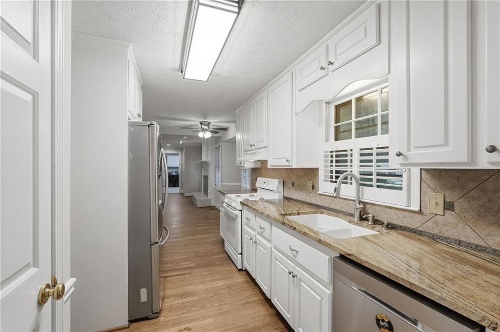 3 bedroom, 2 bathroom, 2,467 sq ft single family residence under contract at 2155 Vine Street, Snellville, GA 30078 — photo 6