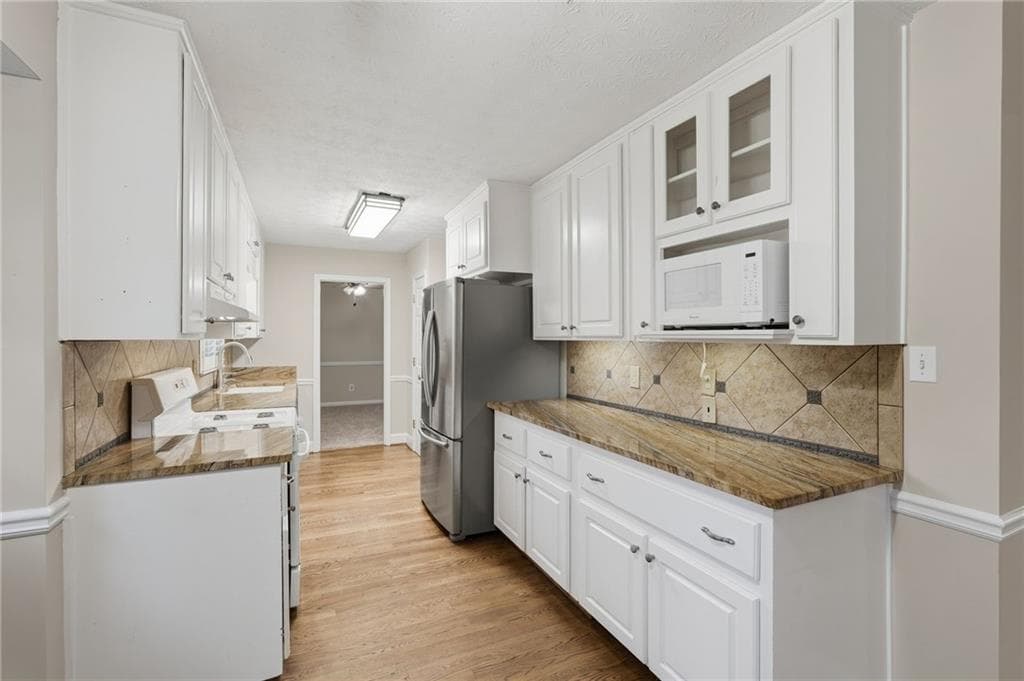 3 bedroom, 2 bathroom, 2,467 sq ft single family residence under contract at 2155 Vine Street, Snellville, GA 30078 — photo 7