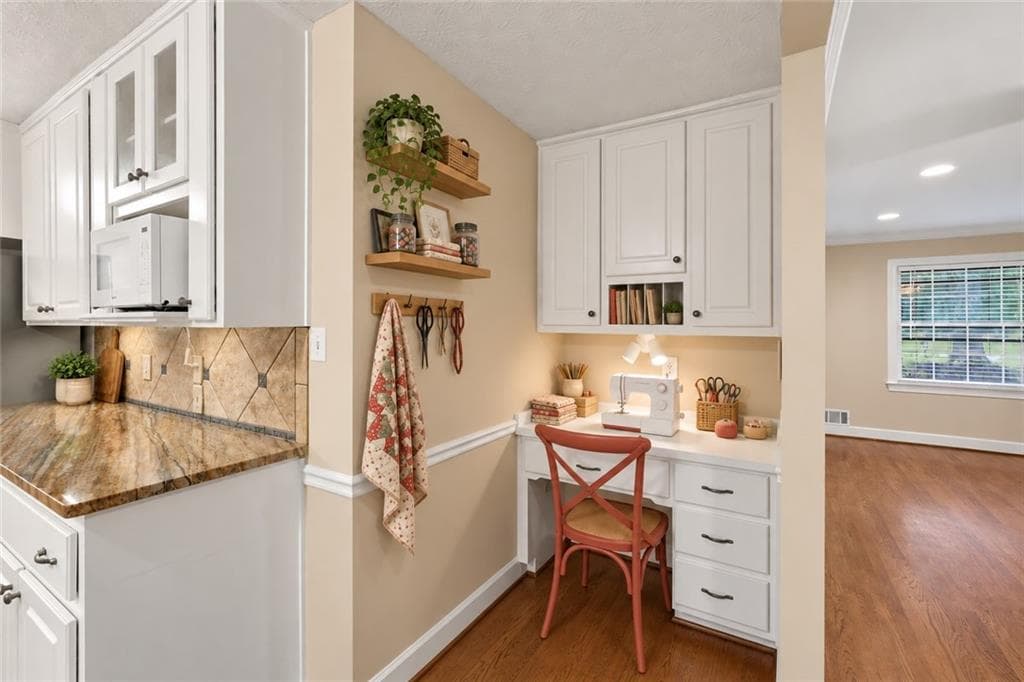 3 bedroom, 2 bathroom, 2,467 sq ft single family residence under contract at 2155 Vine Street, Snellville, GA 30078 — photo 9