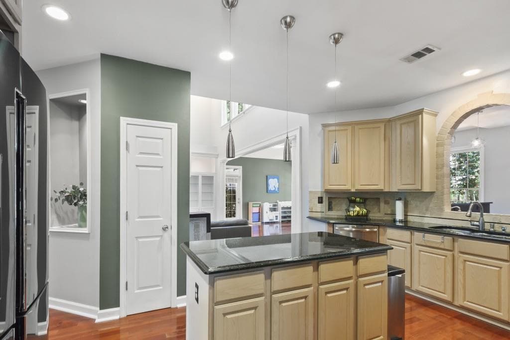 5 bedroom, 4 bathroom, 3,129 sq ft single family residence for sale at 4645 Gran River Glen, Duluth, GA 30096 — photo 9