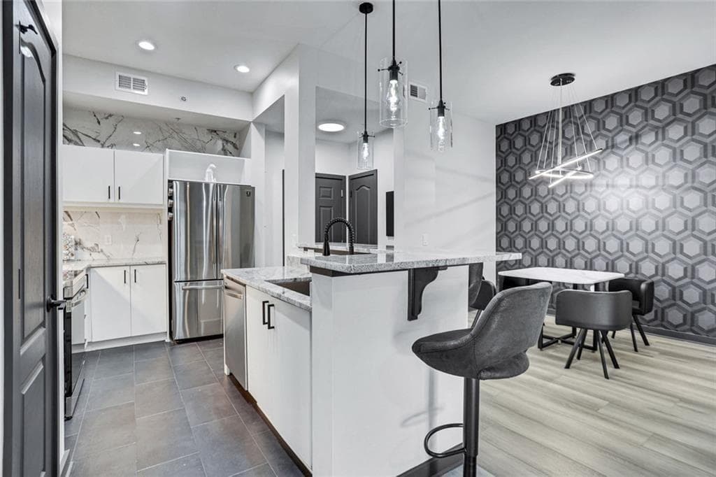 1 bedroom, 1 bathroom, 868 sq ft condominium for sale at 390 17th Street 6006, Atlanta, GA 30363 — photo 2