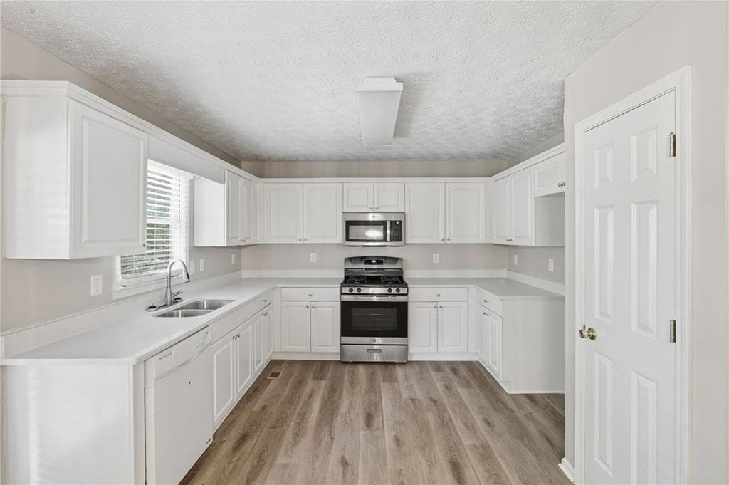 4 bedroom, 2 bathroom, 1,947 sq ft single family residence for sale at 24 Garner Farm Drive, Dallas, GA 30157 — photo 4