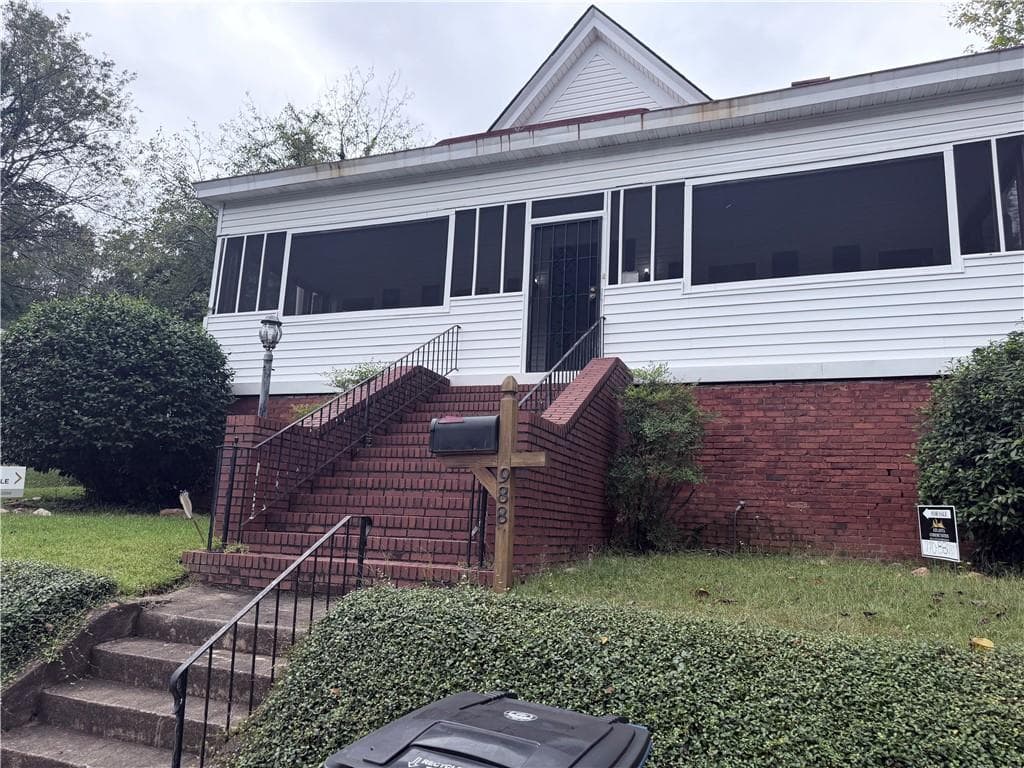 5 bedroom, 3 bathroom, 2,854 sq ft single family residence for sale at 988 North Avenue, Macon, GA 31211
