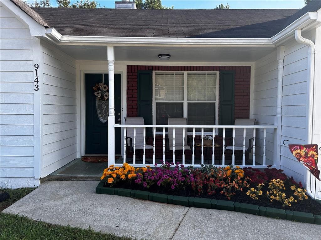 3 bedroom, 2 bathroom, 1,300 sq ft single family residence for sale at 9143 Clubhouse Drive, Riverdale, GA 30274 — photo 4