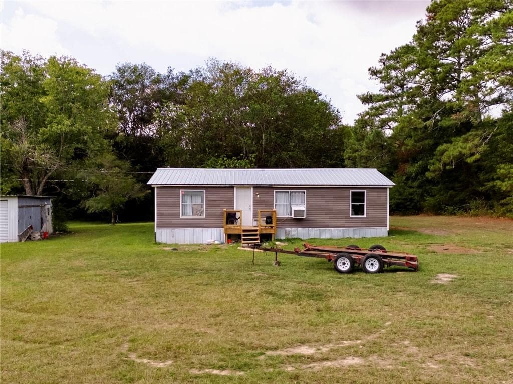 3 bedroom, 2 bathroom, 960 sq ft single family residence for sale at 10 Farm Road, Taylorsville, GA 30178 — photo 1 of 12