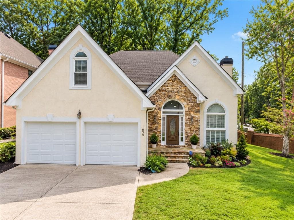 3 bedroom, 3 bathroom, 2,530 sq ft single family residence for sale at 1033 Spalding Club Court, Atlanta, GA 30338