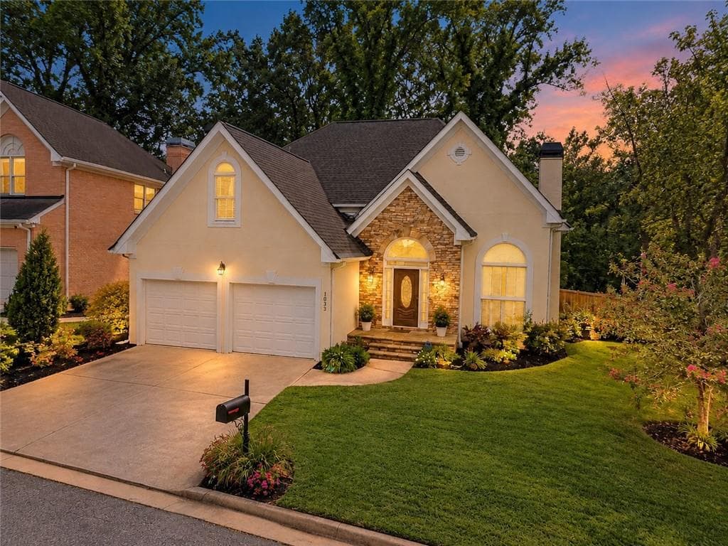 3 bedroom, 3 bathroom, 2,530 sq ft single family residence for sale at 1033 Spalding Club Court, Atlanta, GA 30338 — photo 2
