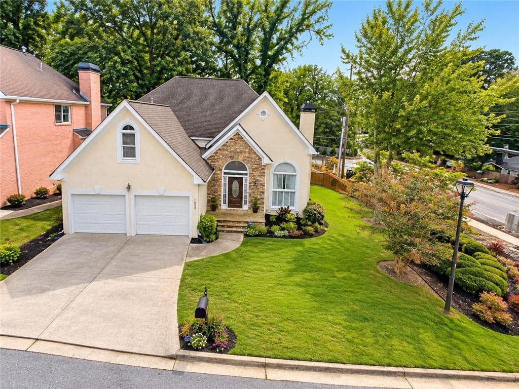 3 bedroom, 3 bathroom, 2,530 sq ft single family residence for sale at 1033 Spalding Club Court, Atlanta, GA 30338 — photo 3