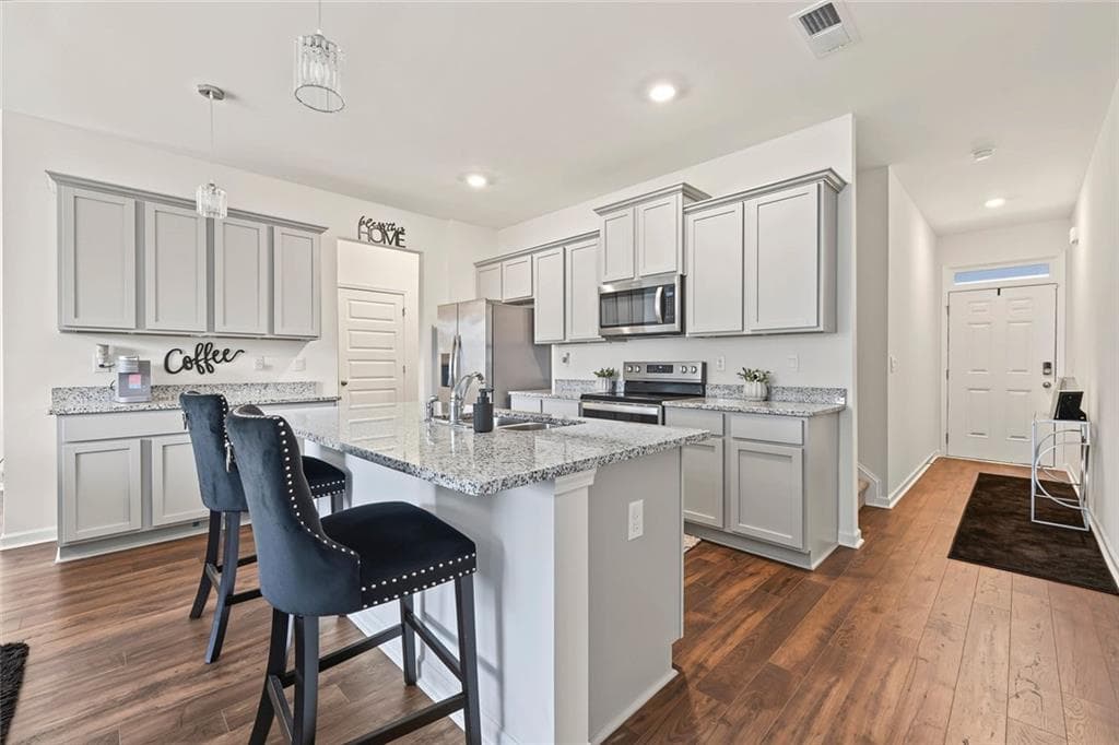 3 bedroom, 3 bathroom, 2,426 sq ft townhouse for sale at 102 Hampton Circle, Mcdonough, GA 30253 — photo 4
