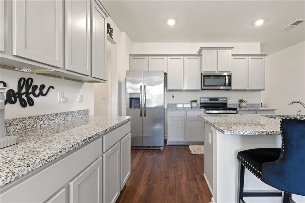 3 bedroom, 3 bathroom, 2,426 sq ft townhouse for sale at 102 Hampton Circle, Mcdonough, GA 30253 — photo 5