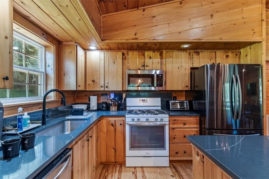 2 bedroom, 2 bathroom, 1,232 sq ft single family residence for sale at 25 Wildcat Run, Suches, GA 30572 — photo 8