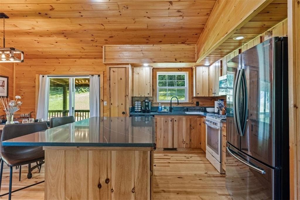 2 bedroom, 2 bathroom, 1,232 sq ft single family residence for sale at 25 Wildcat Run, Suches, GA 30572 — photo 9