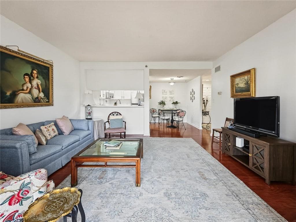 1 bedroom, 1 bathroom, 872 sq ft condominium for sale at 1800 Clairmont Lk A703, Decatur, GA 30033 — photo 2