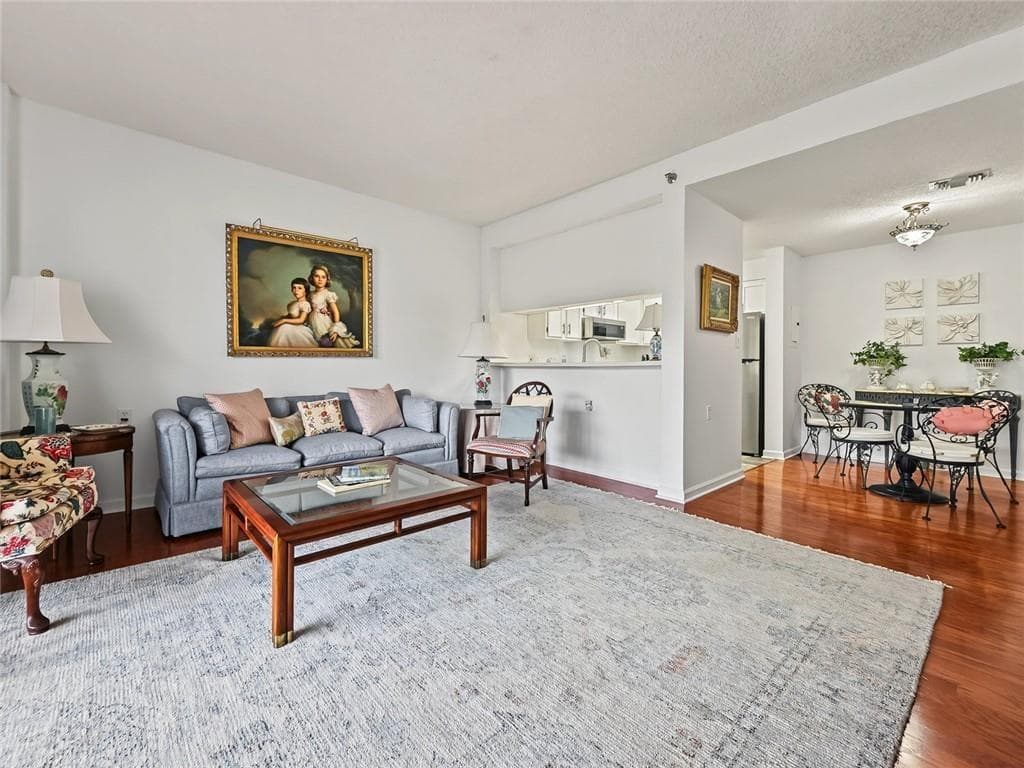 1 bedroom, 1 bathroom, 872 sq ft condominium for sale at 1800 Clairmont Lk A703, Decatur, GA 30033 — photo 3