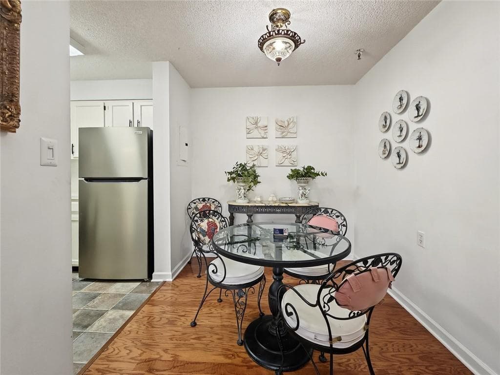 1 bedroom, 1 bathroom, 872 sq ft condominium for sale at 1800 Clairmont Lk A703, Decatur, GA 30033 — photo 5