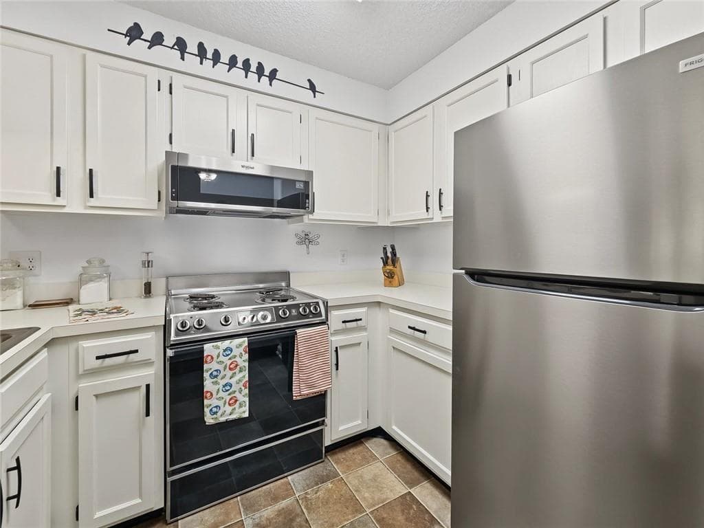 1 bedroom, 1 bathroom, 872 sq ft condominium for sale at 1800 Clairmont Lk A703, Decatur, GA 30033 — photo 7