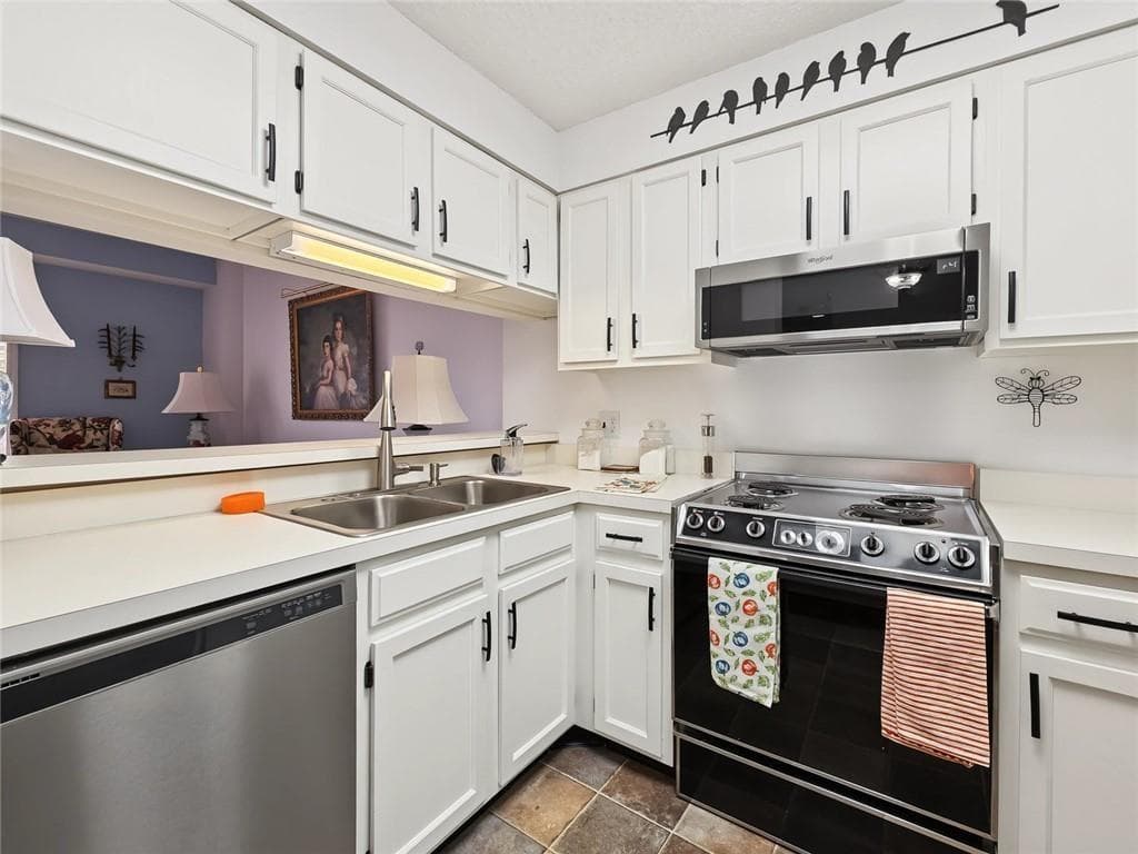 1 bedroom, 1 bathroom, 872 sq ft condominium for sale at 1800 Clairmont Lk A703, Decatur, GA 30033 — photo 8
